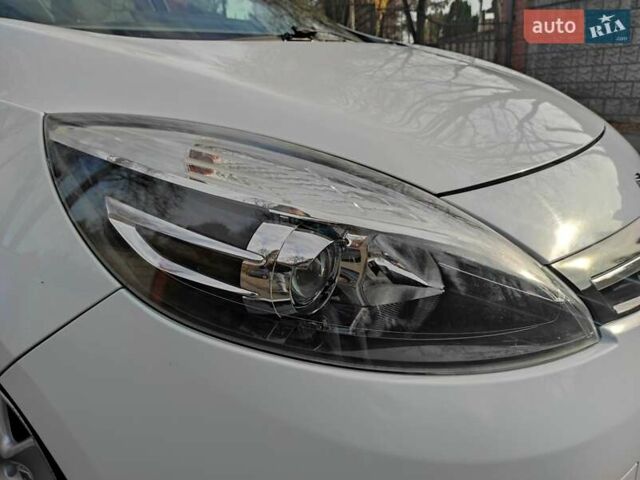 Білий Рено Сценік, об'ємом двигуна 1.46 л та пробігом 236 тис. км за 6999 $, фото 10 на Automoto.ua