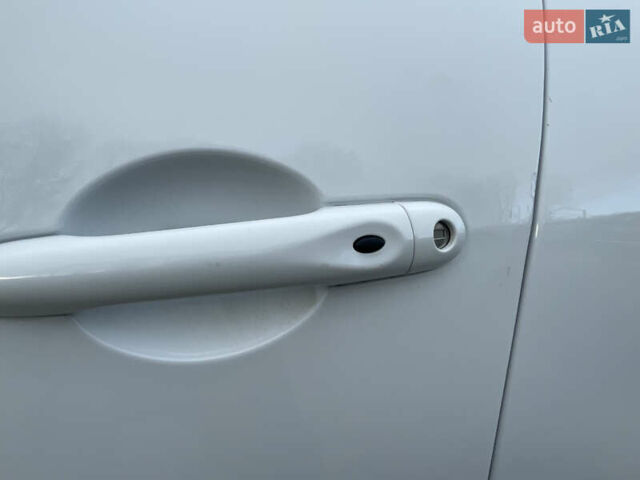 Белый Рено Сценик, объемом двигателя 2 л и пробегом 203 тыс. км за 8500 $, фото 10 на Automoto.ua