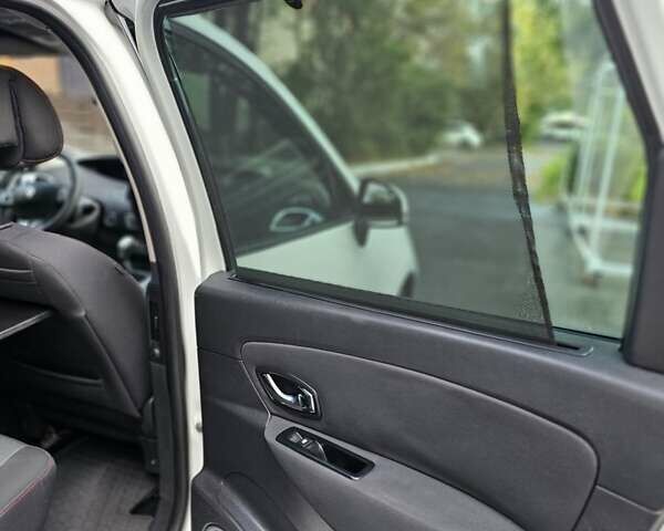 Рено Сценик 2012 в Одессе на Automoto.ua Белый Рено Сценик, объемом двигателя 2 л и пробегом 280 тыс. км за 8700 $, фото 16 на Automoto.ua