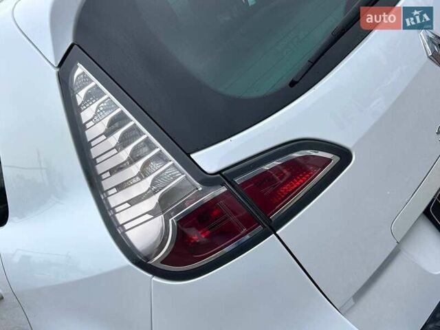 Білий Рено Сценік, об'ємом двигуна 2 л та пробігом 292 тис. км за 7800 $, фото 9 на Automoto.ua