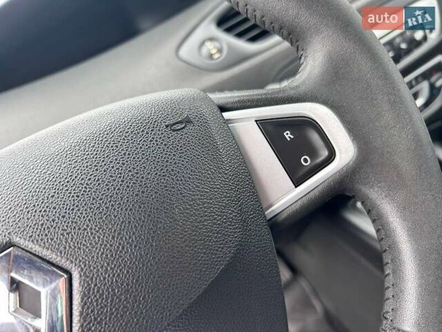 Білий Рено Сценік, об'ємом двигуна 2 л та пробігом 292 тис. км за 7800 $, фото 18 на Automoto.ua