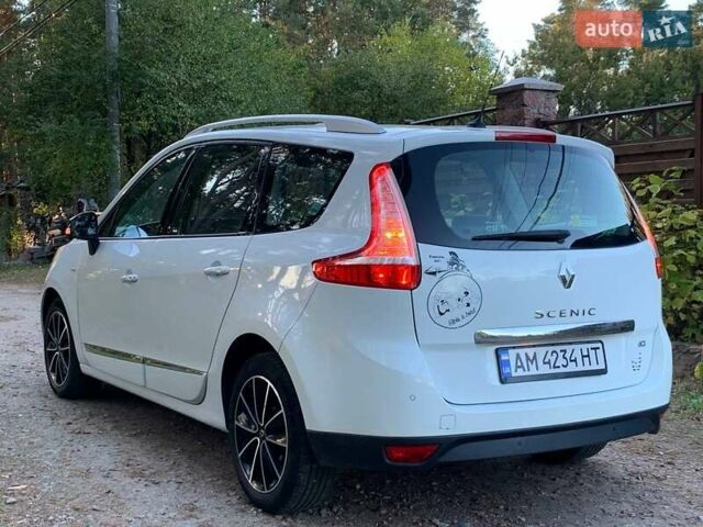 Белый Рено Сценик, объемом двигателя 1.6 л и пробегом 248 тыс. км за 8800 $, фото 6 на Automoto.ua