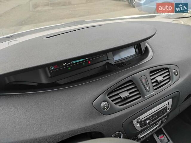 Білий Рено Сценік, об'ємом двигуна 1.46 л та пробігом 236 тис. км за 6999 $, фото 61 на Automoto.ua