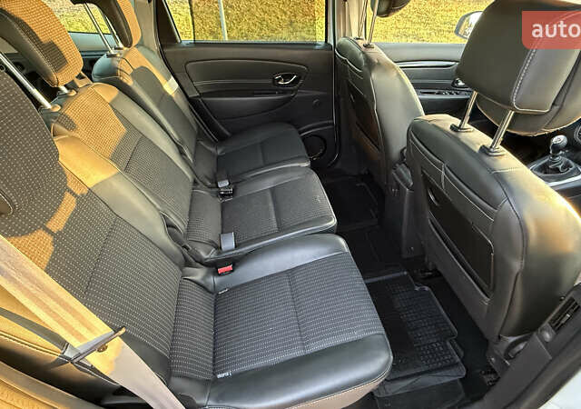 Белый Рено Сценик, объемом двигателя 1.6 л и пробегом 180 тыс. км за 9500 $, фото 10 на Automoto.ua