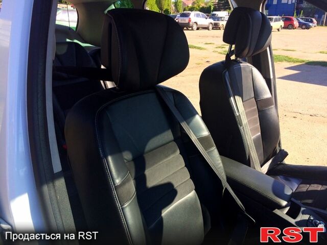 Рено Сценик 2012 в Харькове на Automoto.ua Белый Рено Сценик, объемом двигателя 16 л и пробегом 252 тыс. км за 8500 $, фото 12 на Automoto.ua