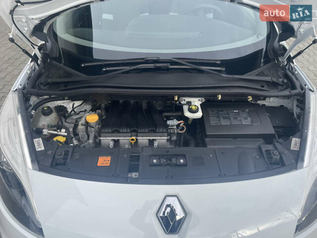 Белый Рено Сценик, объемом двигателя 2 л и пробегом 203 тыс. км за 8500 $, фото 29 на Automoto.ua