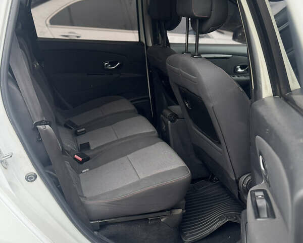 Білий Рено Сценік, об'ємом двигуна 1.46 л та пробігом 330 тис. км за 5700 $, фото 1 на Automoto.ua
