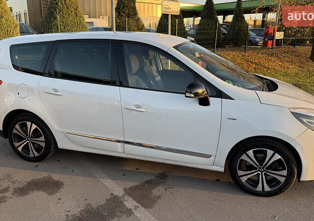 Белый Рено Сценик, объемом двигателя 1.6 л и пробегом 180 тыс. км за 9500 $, фото 5 на Automoto.ua