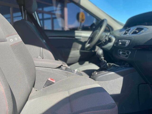 Белый Рено Сценик, объемом двигателя 1.6 л и пробегом 215 тыс. км за 7600 $, фото 16 на Automoto.ua