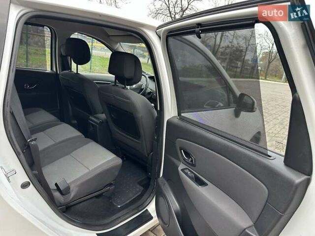 Белый Рено Сценик, объемом двигателя 1.5 л и пробегом 207 тыс. км за 7500 $, фото 11 на Automoto.ua