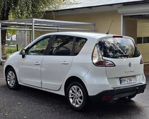 Рено Сценик 2012 в Одессе на Automoto.ua Белый Рено Сценик, объемом двигателя 2 л и пробегом 280 тыс. км за 8700 $, фото 7 на Automoto.ua