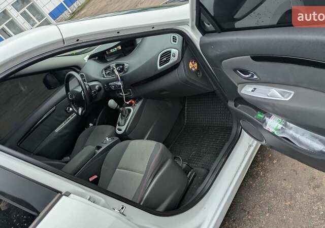 Белый Рено Сценик, объемом двигателя 1.46 л и пробегом 285 тыс. км за 6400 $, фото 9 на Automoto.ua