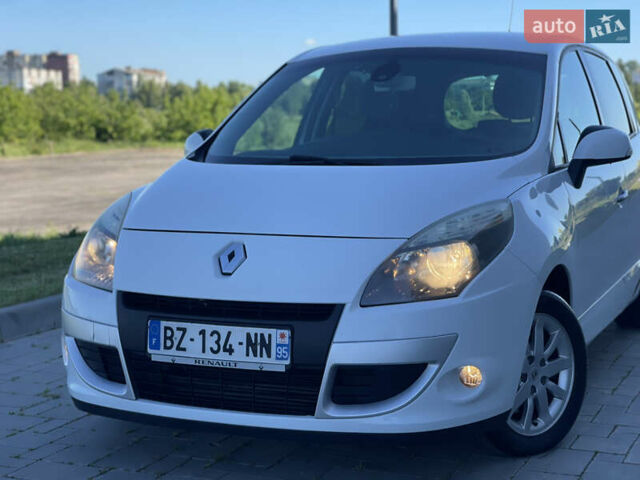 Белый Рено Сценик, объемом двигателя 1.5 л и пробегом 208 тыс. км за 7450 $, фото 1 на Automoto.ua