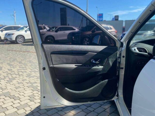 Белый Рено Сценик, объемом двигателя 1.6 л и пробегом 215 тыс. км за 7600 $, фото 8 на Automoto.ua