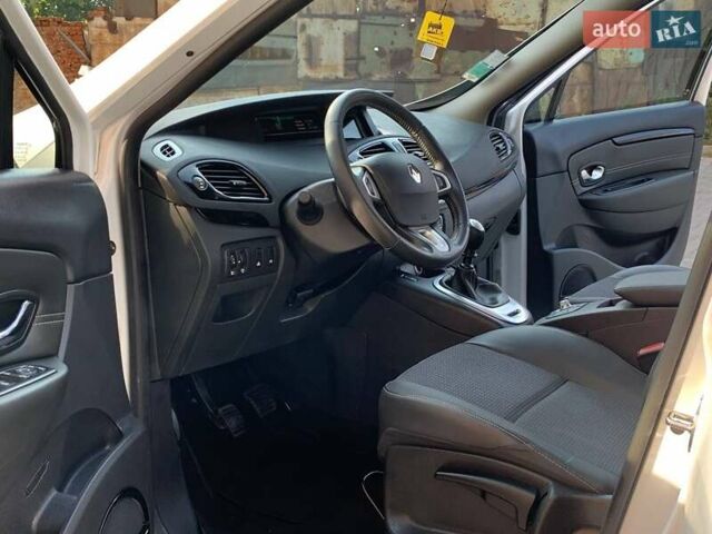 Белый Рено Сценик, объемом двигателя 1.6 л и пробегом 248 тыс. км за 8800 $, фото 35 на Automoto.ua