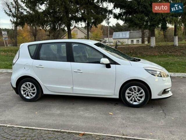 Рено Сценик 2012 в Радивилове на Automoto.ua Белый Рено Сценик, объемом двигателя 1.5 л и пробегом 205 тыс. км за 7800 $, фото 11 на Automoto.ua