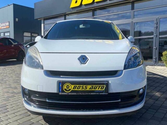 Белый Рено Сценик, объемом двигателя 1.6 л и пробегом 215 тыс. км за 7600 $, фото 1 на Automoto.ua