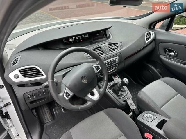 Белый Рено Сценик, объемом двигателя 1.5 л и пробегом 207 тыс. км за 7500 $, фото 22 на Automoto.ua