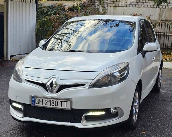 Рено Сценик 2012 в Одессе на Automoto.ua Белый Рено Сценик, объемом двигателя 2 л и пробегом 280 тыс. км за 8700 $, фото 2 на Automoto.ua