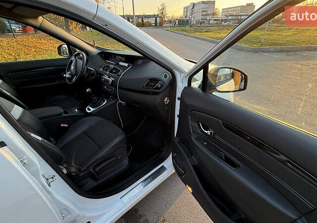 Белый Рено Сценик, объемом двигателя 1.6 л и пробегом 180 тыс. км за 9500 $, фото 11 на Automoto.ua