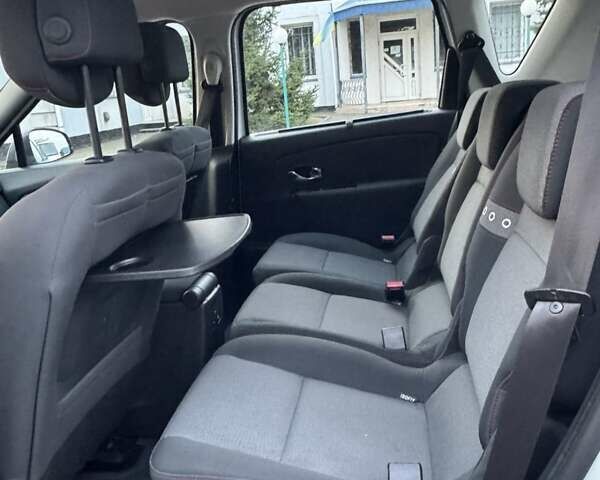 Рено Сценик 2012 в Радивилове на Automoto.ua Белый Рено Сценик, объемом двигателя 1.5 л и пробегом 205 тыс. км за 7800 $, фото 21 на Automoto.ua