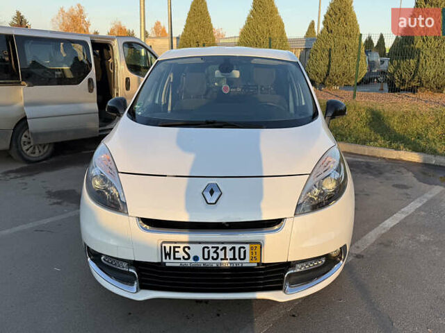 Белый Рено Сценик, объемом двигателя 1.6 л и пробегом 180 тыс. км за 9500 $, фото 2 на Automoto.ua
