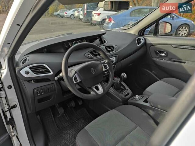 Білий Рено Сценік, об'ємом двигуна 1.46 л та пробігом 236 тис. км за 6999 $, фото 22 на Automoto.ua