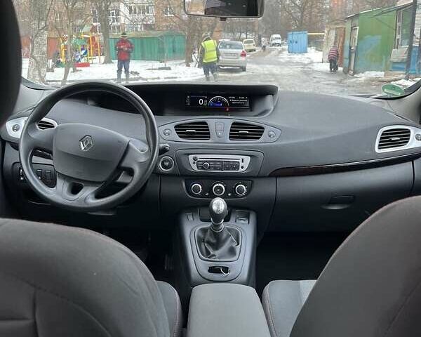 Белый Рено Сценик, объемом двигателя 1.5 л и пробегом 220 тыс. км за 8200 $, фото 1 на Automoto.ua