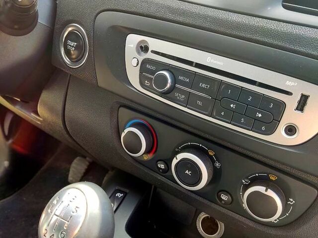 Белый Рено Сценик, объемом двигателя 1.6 л и пробегом 210 тыс. км за 8500 $, фото 13 на Automoto.ua