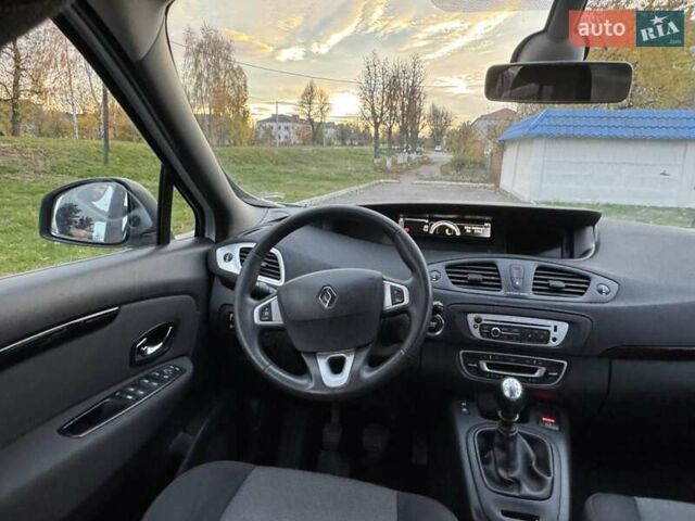 Рено Сценик 2012 в Радивилове на Automoto.ua Белый Рено Сценик, объемом двигателя 1.5 л и пробегом 205 тыс. км за 7800 $, фото 30 на Automoto.ua