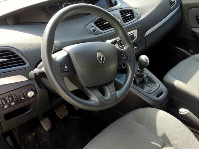 Белый Рено Сценик, объемом двигателя 1.6 л и пробегом 210 тыс. км за 8500 $, фото 12 на Automoto.ua