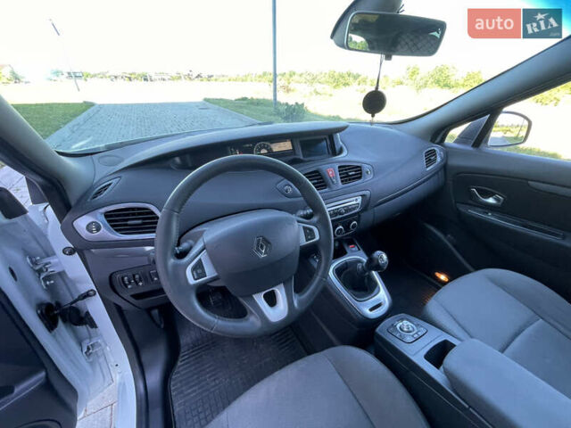 Белый Рено Сценик, объемом двигателя 1.5 л и пробегом 208 тыс. км за 7450 $, фото 49 на Automoto.ua