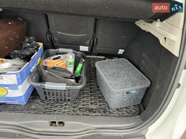 Белый Рено Сценик, объемом двигателя 1.46 л и пробегом 295 тыс. км за 5750 $, фото 7 на Automoto.ua