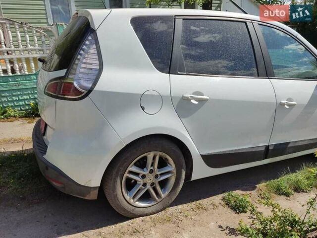 Белый Рено Сценик, объемом двигателя 1.6 л и пробегом 210 тыс. км за 8999 $, фото 2 на Automoto.ua