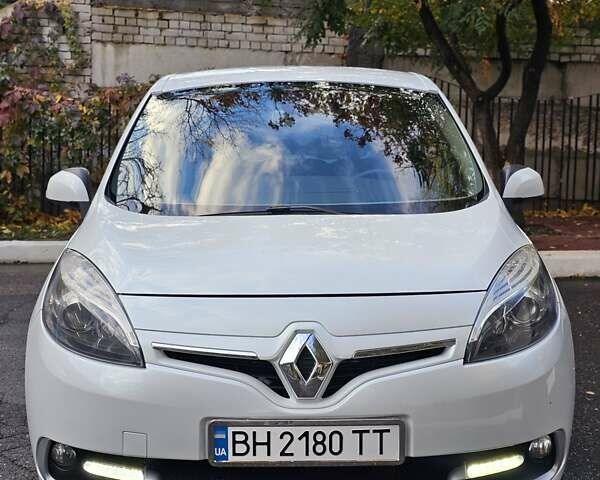 Рено Сценик 2012 в Одессе на Automoto.ua Белый Рено Сценик, объемом двигателя 2 л и пробегом 280 тыс. км за 8700 $, фото 4 на Automoto.ua