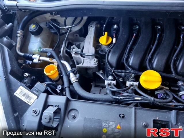 Белый Рено Сценик, объемом двигателя 1.6 л и пробегом 210 тыс. км за 8500 $, фото 4 на Automoto.ua