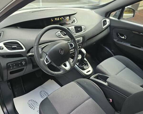 Рено Сценик 2012 в Одессе на Automoto.ua Белый Рено Сценик, объемом двигателя 2 л и пробегом 280 тыс. км за 8700 $, фото 15 на Automoto.ua