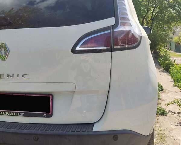Белый Рено Сценик, объемом двигателя 1.6 л и пробегом 210 тыс. км за 8999 $, фото 5 на Automoto.ua