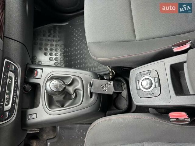 Белый Рено Сценик, объемом двигателя 1.5 л и пробегом 207 тыс. км за 7500 $, фото 25 на Automoto.ua