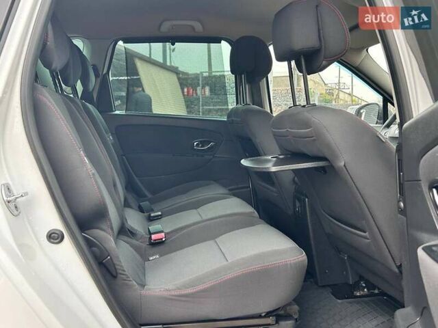 Білий Рено Сценік, об'ємом двигуна 2 л та пробігом 292 тис. км за 7800 $, фото 26 на Automoto.ua
