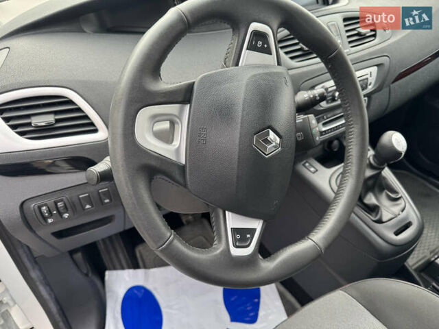 Білий Рено Сценік, об'ємом двигуна 1.46 л та пробігом 185 тис. км за 7650 $, фото 23 на Automoto.ua