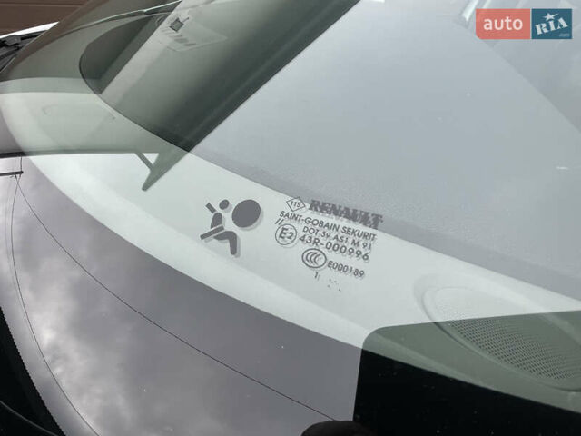 Белый Рено Сценик, объемом двигателя 2 л и пробегом 203 тыс. км за 8500 $, фото 9 на Automoto.ua