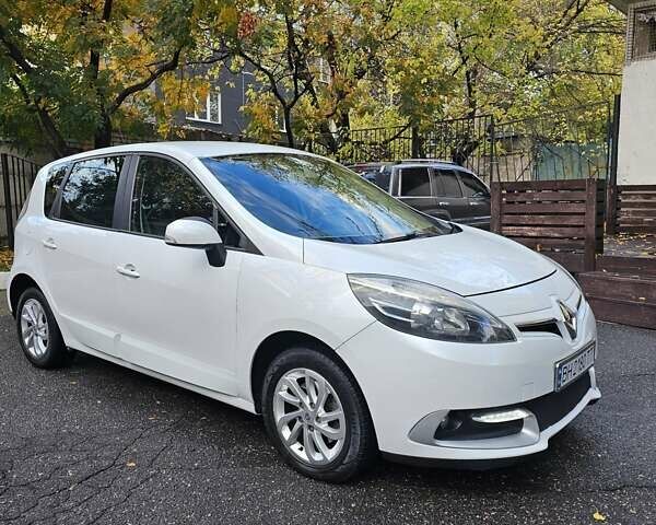 Рено Сценик 2012 в Одессе на Automoto.ua Белый Рено Сценик, объемом двигателя 2 л и пробегом 280 тыс. км за 8700 $, фото 11 на Automoto.ua