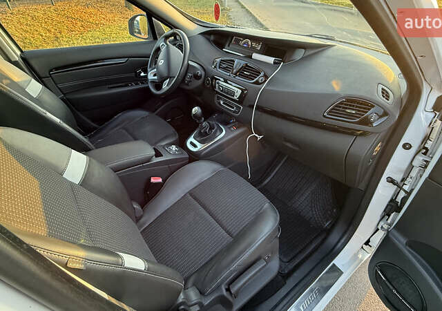 Белый Рено Сценик, объемом двигателя 1.6 л и пробегом 180 тыс. км за 9500 $, фото 12 на Automoto.ua