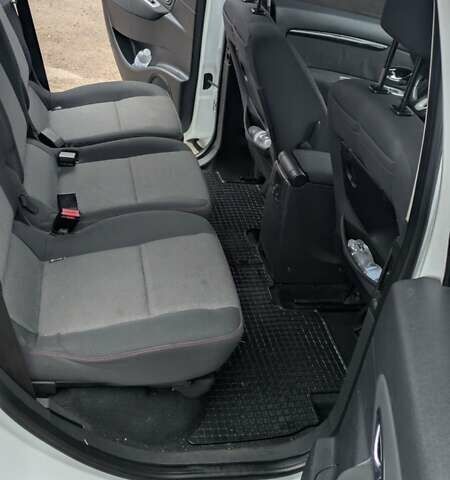 Белый Рено Сценик, объемом двигателя 1.46 л и пробегом 285 тыс. км за 6400 $, фото 8 на Automoto.ua