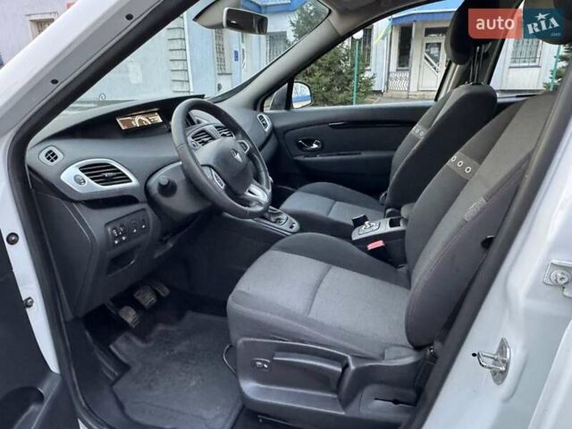 Рено Сценик 2012 в Радивилове на Automoto.ua Белый Рено Сценик, объемом двигателя 1.5 л и пробегом 205 тыс. км за 7800 $, фото 29 на Automoto.ua