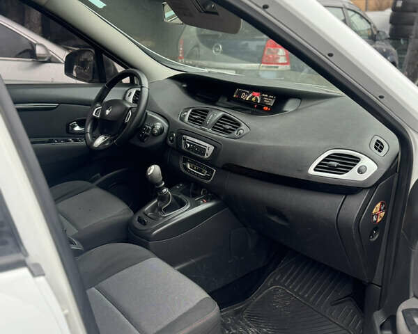 Білий Рено Сценік, об'ємом двигуна 1.46 л та пробігом 330 тис. км за 5700 $, фото 12 на Automoto.ua