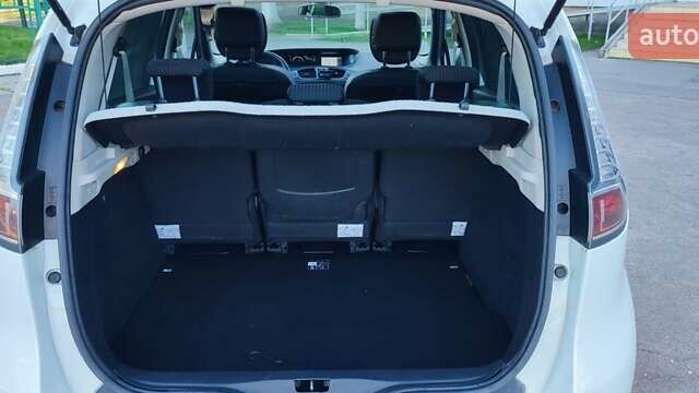 Белый Рено Сценик, объемом двигателя 1.5 л и пробегом 255 тыс. км за 8850 $, фото 24 на Automoto.ua