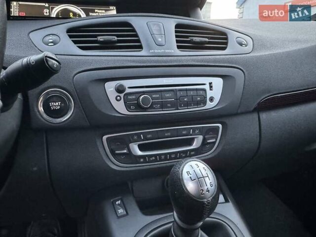 Рено Сценик 2012 в Радивилове на Automoto.ua Белый Рено Сценик, объемом двигателя 1.5 л и пробегом 205 тыс. км за 7800 $, фото 27 на Automoto.ua