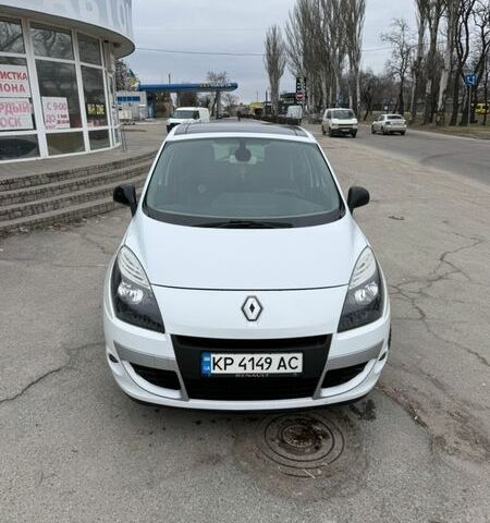 Белый Рено Сценик, объемом двигателя 1.46 л и пробегом 204 тыс. км за 8700 $, фото 1 на Automoto.ua